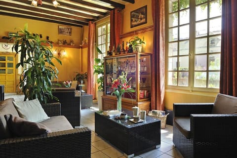 Logis Hôtel Auberge De L'ecole Hotel in Centre-Val de Loire