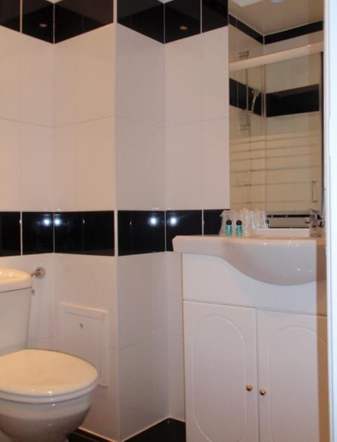 Luxelthe Hotel in Paris