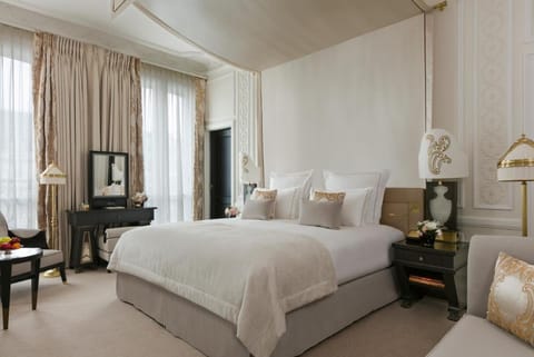 Hotel Barriere Le Fouquet's Hotel in Paris