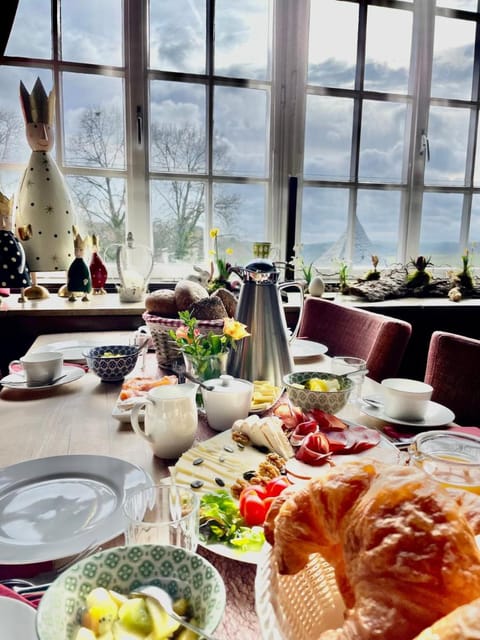 Burghaus & Villa Kronenburg Hotel in Vulkaneifel