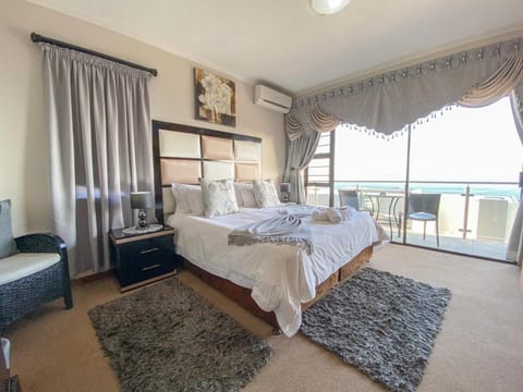 Bar-t-nique Guest House Bed and Breakfast in Western Cape