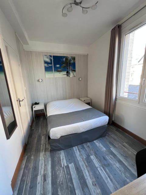 Hotel De l'Univers Hotel in Caen