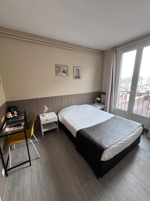 Hotel De l'Univers Hotel in Caen