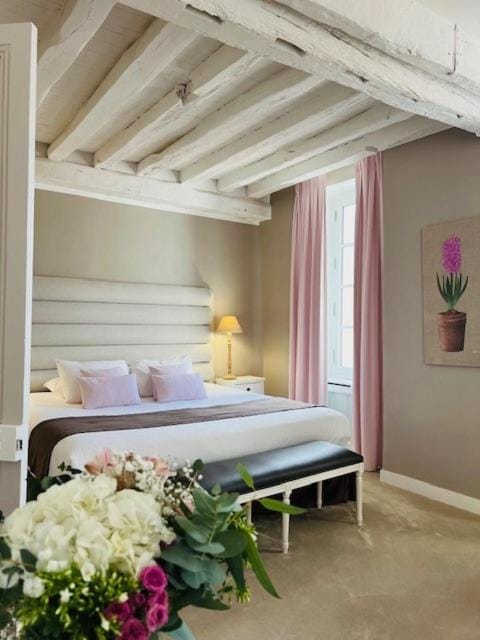 Hôtel Saint-Laurent, The Originals Relais Hotel in Île-de-France