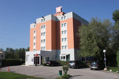Hotel ibis Lyon Sud Chasse sur Rhone Hotel in Givors