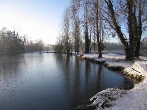 Hôtel L'ile Du Saussay Hotel in Île-de-France