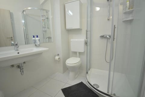 Villa Avantgarde Bed and Breakfast in Srebreno