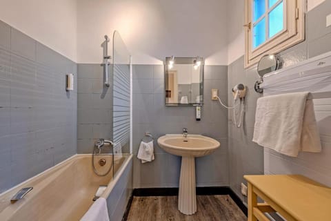 Logis Hotel De La Corniche Hotel in Brest