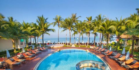 Khaolak Bay Front Hotel Resort in Khuekkhak