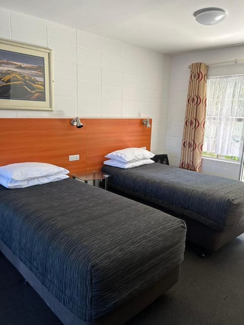 Tudor Motor Lodge Motel in Hamilton