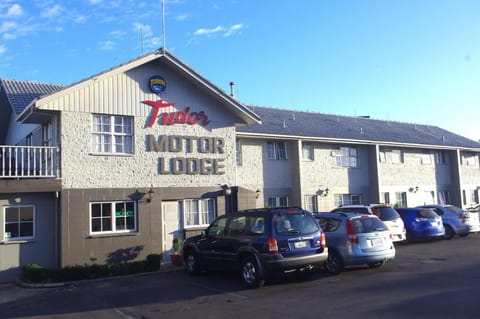 Tudor Motor Lodge Motel in Hamilton