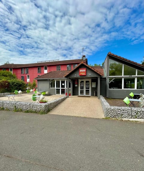 Enzo Hotels Trappes by Kyriad Direct Hotel in Montigny-le-Bretonneux