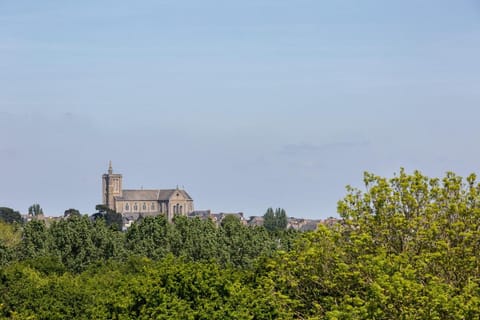 La Metairie-du-Vauhariot - Vue Mer et Mont Saint Michel - Piscine Chauffée - Accès GR34 Bed and Breakfast in Cancale