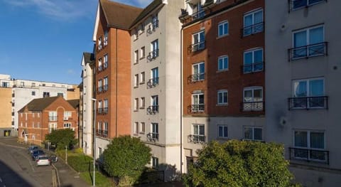 Cotels Centro Budget Busting Apartments! CENTRAL LOCATION, PARKING, FIBRE WIFI, SMART TV, FULLY EQUIPPED KITCHEN Apartment in Northampton