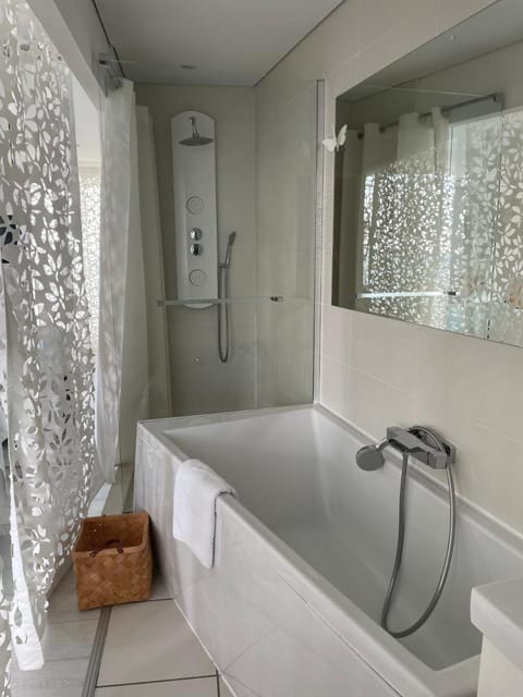 Hotel de La Plage - Mahogany Hotel in Cassis