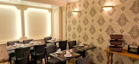 Princesse Caroline Hotel in Paris