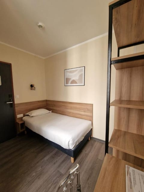 Hôtel D'Anjou Hotel in Levallois-Perret