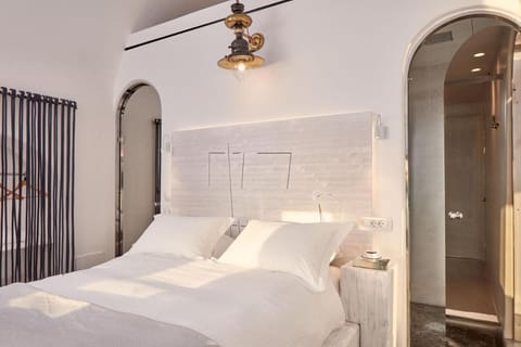 Homeric Poems Hotel in Thera