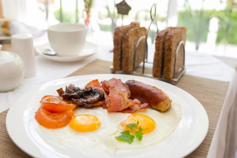 Maison Chablis Guest House Bed and Breakfast in Franschhoek