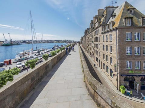 ibis Styles Saint Malo Centre Historique Hotel in St-Malo