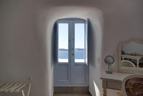 Aris Caves Apartment in Oia