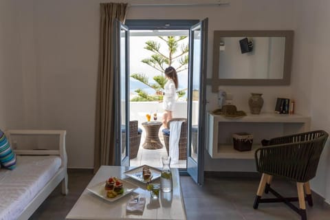 Caldera Romantica Hotel in Santorini