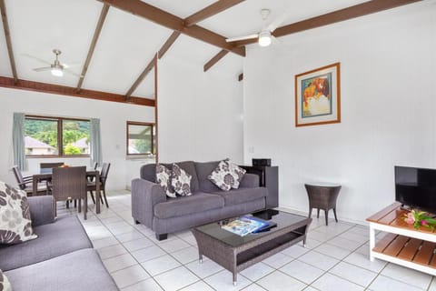 Palm Grove Resort in Takitumu District