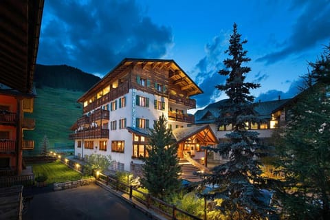 Hotel Posta Hotel in Canton of Grisons