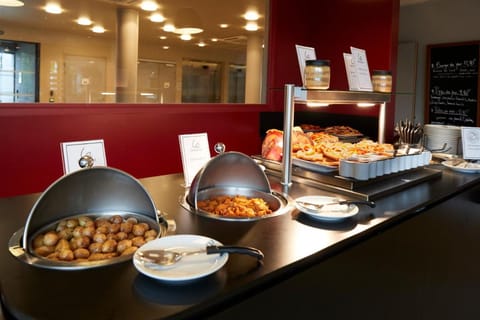 Campanile Nantes Centre - Saint Jacques Hotel in Rezé