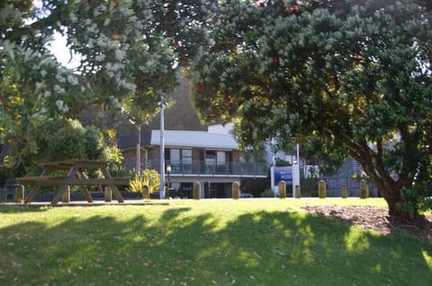 Bay Sands Seafront Studios Motel in Paihia