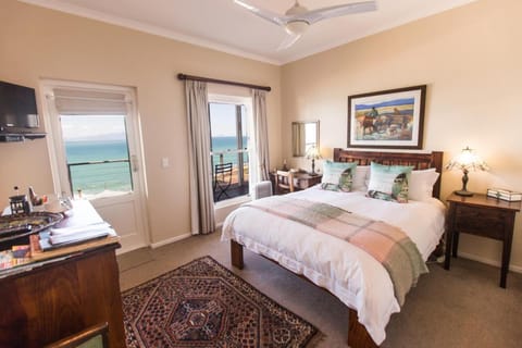 Moonglow Guesthouse Bed and Breakfast in Cape Town