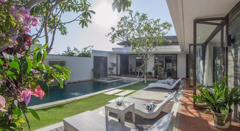 Villa Uma Girasole Villa in North Kuta