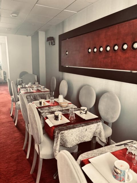 Logis Hotel Saint Martin Hotel in Orléans