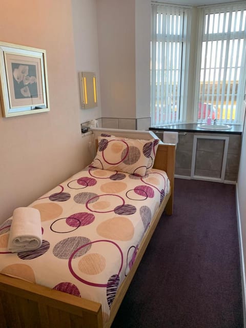 Austins Guest House Bed and Breakfast in Cardiff