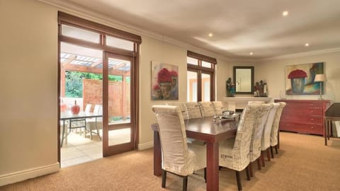 Fernwood Manor Boutique Guest House Bed and Breakfast in Cape Town