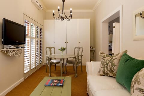 Fernwood Manor Boutique Guest House Bed and Breakfast in Cape Town