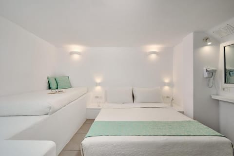 Santorini Mansion at Imerovigli Apartment in Imerovigli