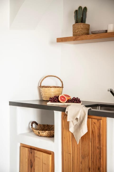 LUKAS Aethereal Living Apartment in Imerovigli