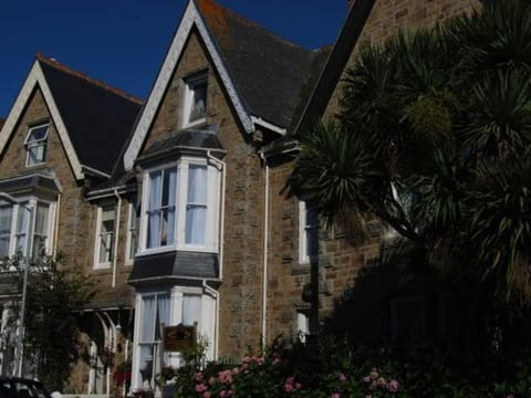 Duporth Guest House Bed and Breakfast in Penzance