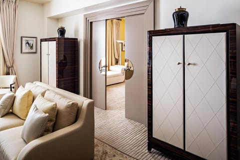 Prince de Galles, a Luxury Collection hotel, Paris Hotel in Paris