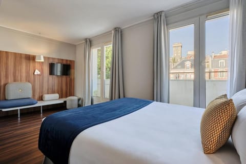 Hotel Atrium Hotel in Suresnes