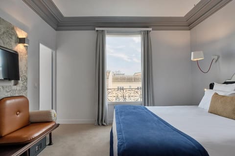 Hotel Atrium Hotel in Suresnes