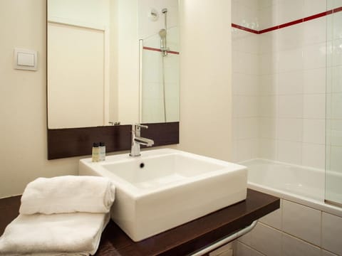 Vacancéole - Le Duguesclin Hotel in Brittany