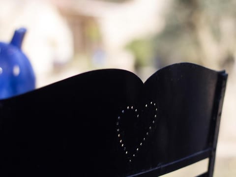 Le Mas Des Chutes Bed and Breakfast in Graveson