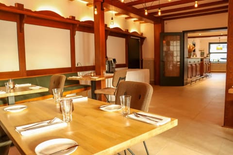 Weinhaus Hotel zum Josefshof Bed and Breakfast in Graach an der Mosel