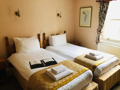 Brook Red Lion Hotel Inn in Colchester