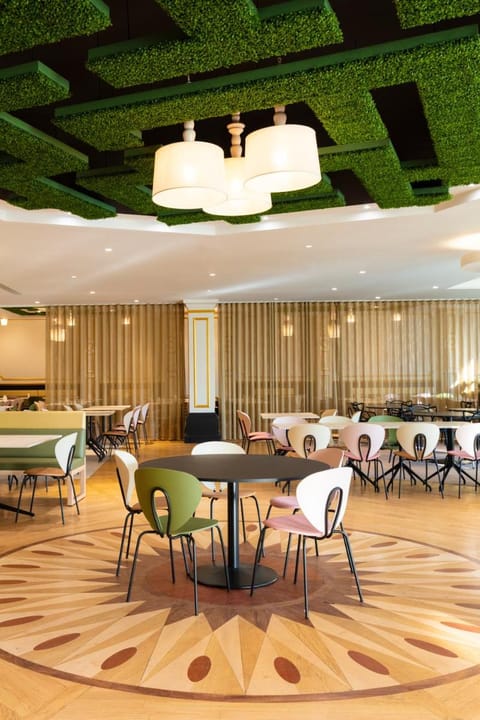 Dream Castle Paris Hotel in Magny-le-Hongre