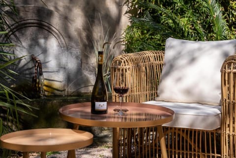 Le Clos Violette et Le 11 D'Aglaé - Appart' Hôtel de Charme Design de Luxe Apartment hotel in L'Isle-sur-la-Sorgue