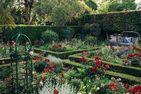 Les Chambres Guest House Bed and Breakfast in Franschhoek