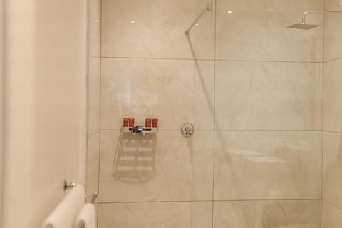 Les Chambres Guest House Bed and Breakfast in Franschhoek